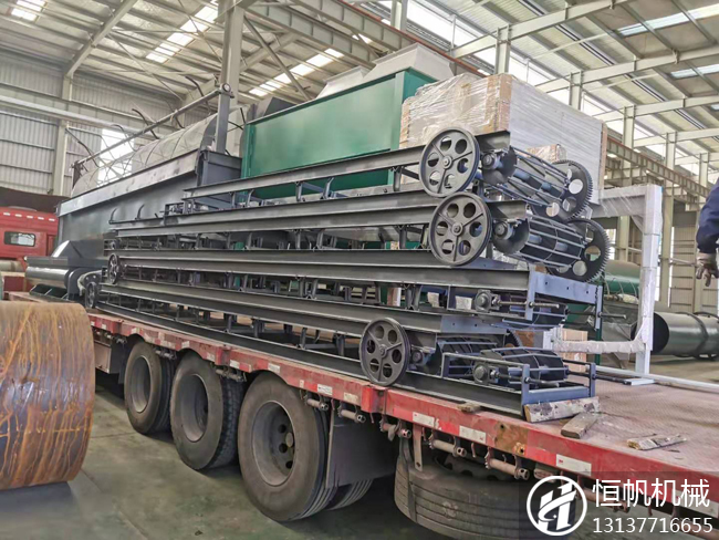 貴州貞豐縣牛糞有機(jī)肥粉狀生產(chǎn)線裝車(chē)發(fā)貨(圖6) 皮帶機(jī)